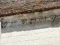 Corniche du mur gouttereau sud de la nef.