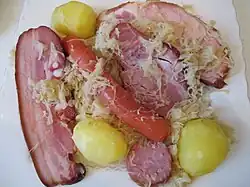 Avec une choucroute garnie d'Alsace