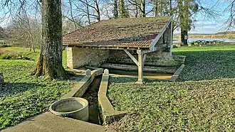 Le lavoir près de l'étang à Choye.