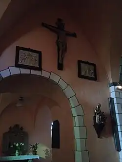 La récente restauration valorise l'église dans son aspect déjà revisité dans les années 1930. L'église avait un autre aspect plus « tridentin » avant le XXe&nbsp;siècle.