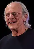 Christopher Lloyd(Emmett Brown)