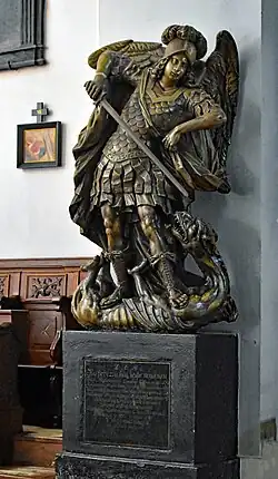 Sculpture de l'Archange Michel.