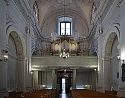 Intérieur, chœur musical et orgue