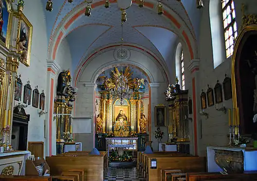 Nef, chœur et abside.