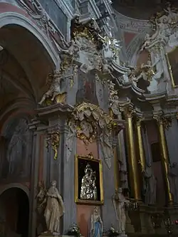 Autel latéral de gauche consacré à Notre Dame.