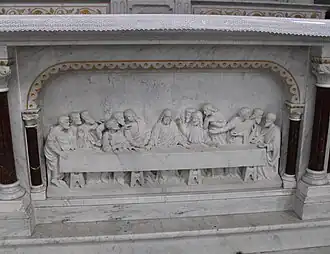 La cène en marbre blanc.