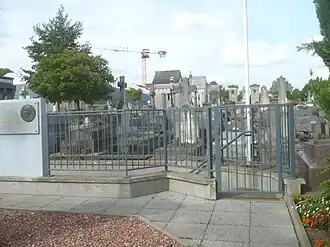 À droite, le portillon d'accès…