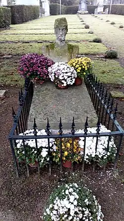 Tombe du capitaine Petit