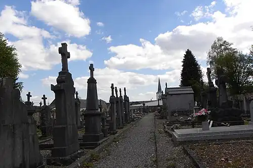 Vue intérieure du cimetière communal.