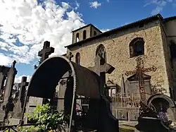 Façade sud de l'église, côté cimetière.