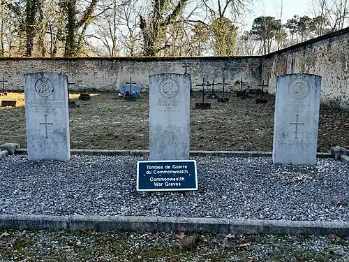 Tombes de guerre du Commonwealth dans le cimetière de l'hôpital Sainte-Anne.