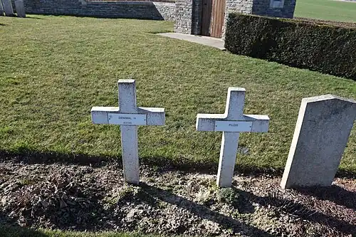 Deux tombes de soldats français.