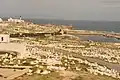 Vue du cimetière marin devant le cothon phénicien.
