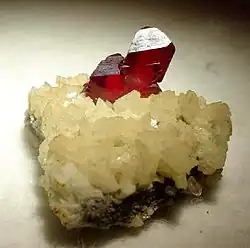 Chine, 3,2&nbsp;×&nbsp;2,3&nbsp;×&nbsp;1,9&nbsp;cm, cristal : 1,3&nbsp;cm.