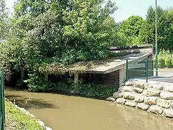 Lavoir en béton armé.