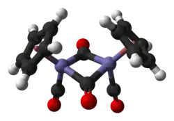 Isomère cis sans liaison Fe–Fe