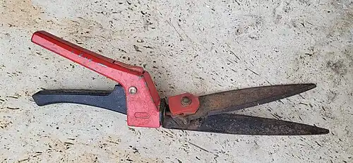 Cisaille à gazon manuelle