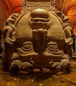 Base de colonne avec Méduse