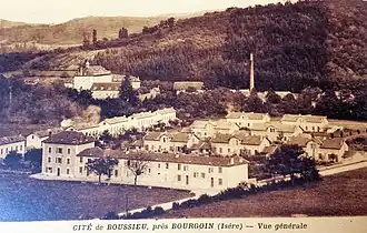 Cité ouvrière à  Boussieu