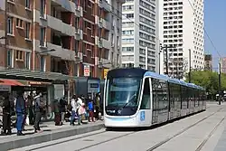 Rame du T9 à la station Porte de Choisy.
