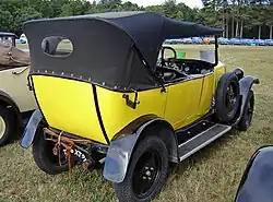 Vue de 3/4 arrière droit.