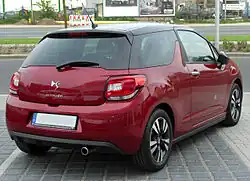 Vue arrière de la Citroën DS3.