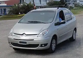 Modèle Mercosur. Nouveau capot et pare-chocs.