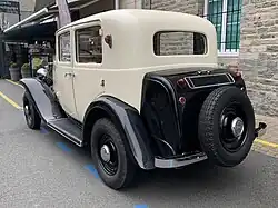 Conduite intérieure vue de 3/4 arrière gauche. (3)