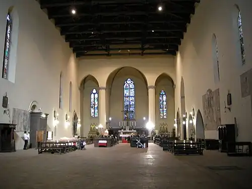 L'intérieur de l'édifice.