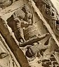 Scène de vendanges sur une archivolte du portail de Saint-Nicolas de Civray (XIIe), Vienne.