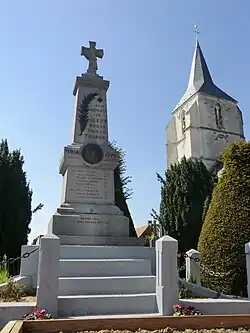 Le monument aux morts.