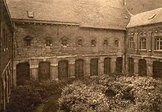 Cloître (début XXe s.)