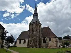 Clocher, chevet et mur sud.