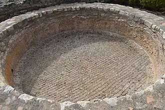 Détail du vivier avec son sol composé de briquettes en opus spicatum.