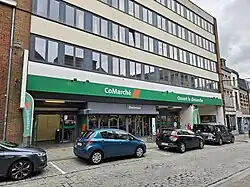 Un ancien Match rebaptisé CoMarché sur le piétonnier de Mons, avril 2024.