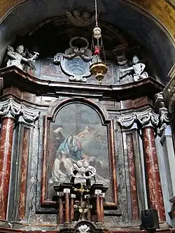 Retable d'une chapelle latérale.