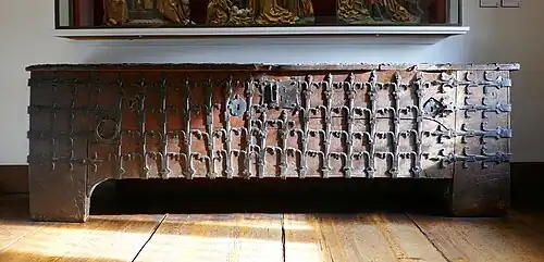 Coffre à pentures de fer forgé, Kaysersberg, XIVe&nbsp;siècle.