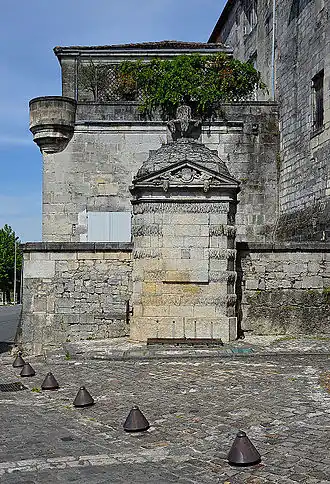 Fontaine François Ier et échauguette