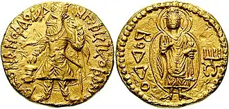 Monnaie d'or de Kanishka à son effigie. Au revers, 1re image-type de Buddha debout : BODDO. Vers 78, d'après un modèle alors renommé, aujourd'hui disparu