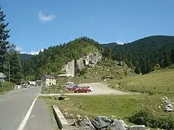 Vue sur la carrière de marbre d’Espiadet à Payolle, où les pourcentages se durcissent.