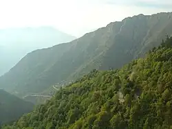 Plus bas, une épingle dans les derniers kilomètres de l'ascension.