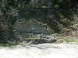 Stèle commémorant le maquisard Sylvain Mathon (1&nbsp;213&nbsp;m), à moins d'un kilomètre du col de l'Œillon.