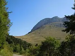 Vue du col des Ayes et de la Dent de Crolles depuis le col du Coq.