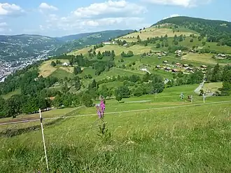Col du Brabant - Vue depuis les pistes sur la Bresse et les chalets
