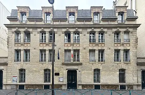 Collège public Anne-Frank, au no&nbsp;38.