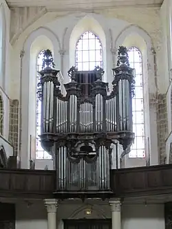 Orgue de tribune.