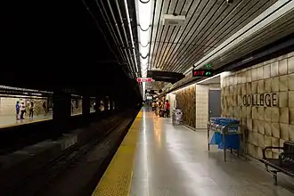 Image illustrative de l’article College (métro de Toronto)