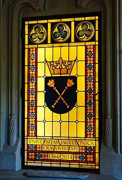 Vitrail commémoratif dévoilé le 10 janvier 2014 à l’occasion du 650e anniversaire de la fondation de l’université.