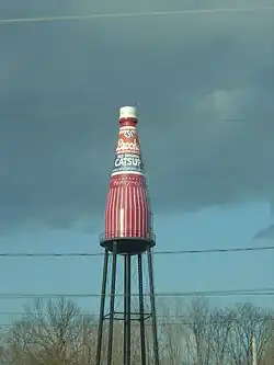 Le plus grand château d'eau en forme de bouteille de Ketchup du monde à Collinsville dans l'Illinois, construit en 1949