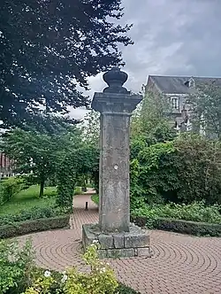 Colonnade du square Jordan se trouvait avant place de l'esplanade.